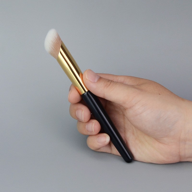 Perfection-PAT02 McGrath LABSSkin Fetish Sublime Makeup Brushes Medium Size Blush Contour Highlighter Cosmetics Beauty Tools