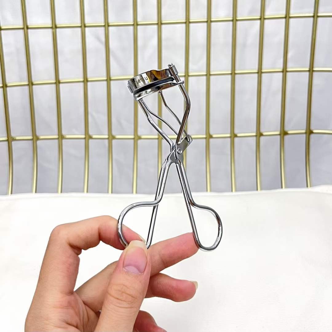 Shu UEMURA Eyelash Curler Japanese Portable Metal Eyelash Curler Lasts Without Hurting Eyelashes Curls Naturally