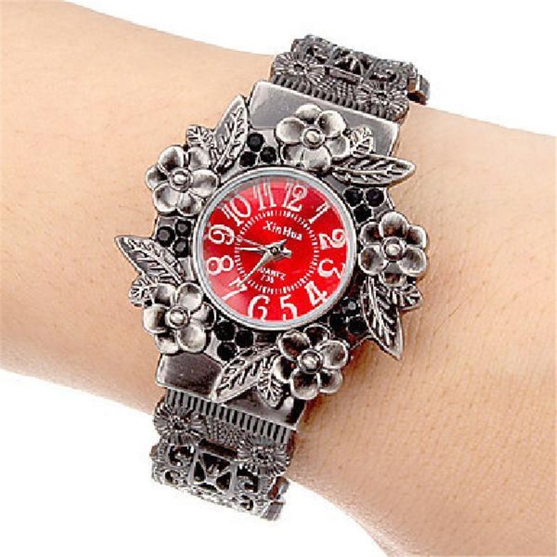 New high-end ladies vintage embossed bracelet watch, creative personality flower quartz watch luxury fashion jewelry wholesale