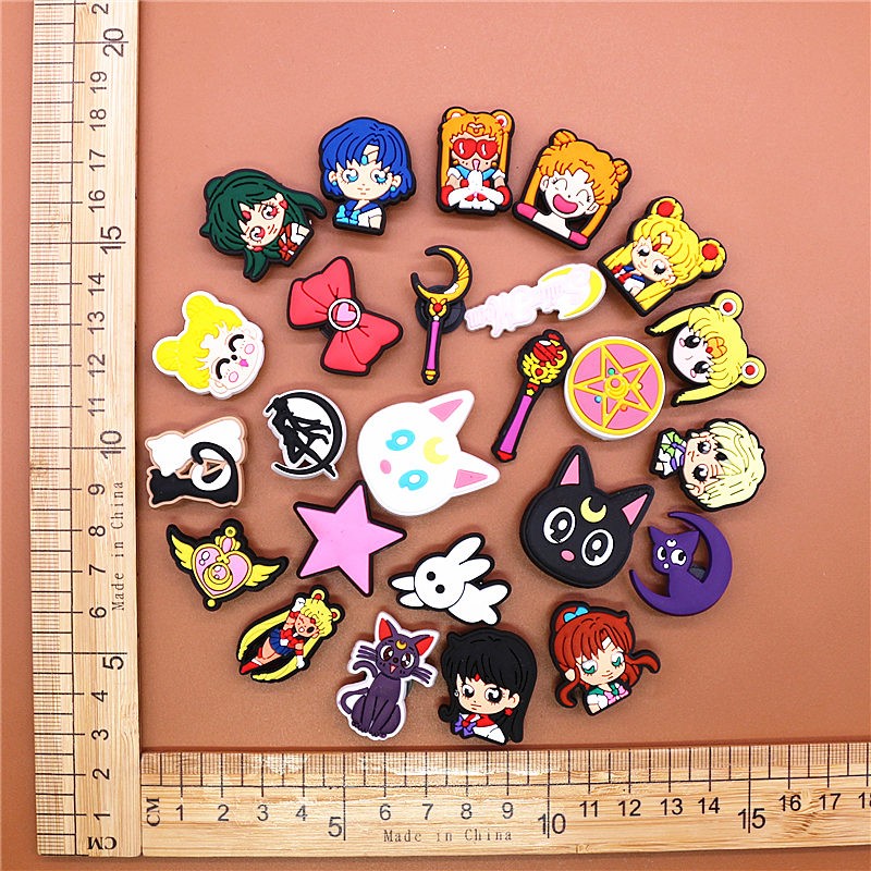 Mix 25pcs/lot Sailor Moon Shoes Buckle Accessories Plastic Tsukino Usagi Shoe Ornament Decoration Clip Fit Croc Jibz Party Kids Gifts