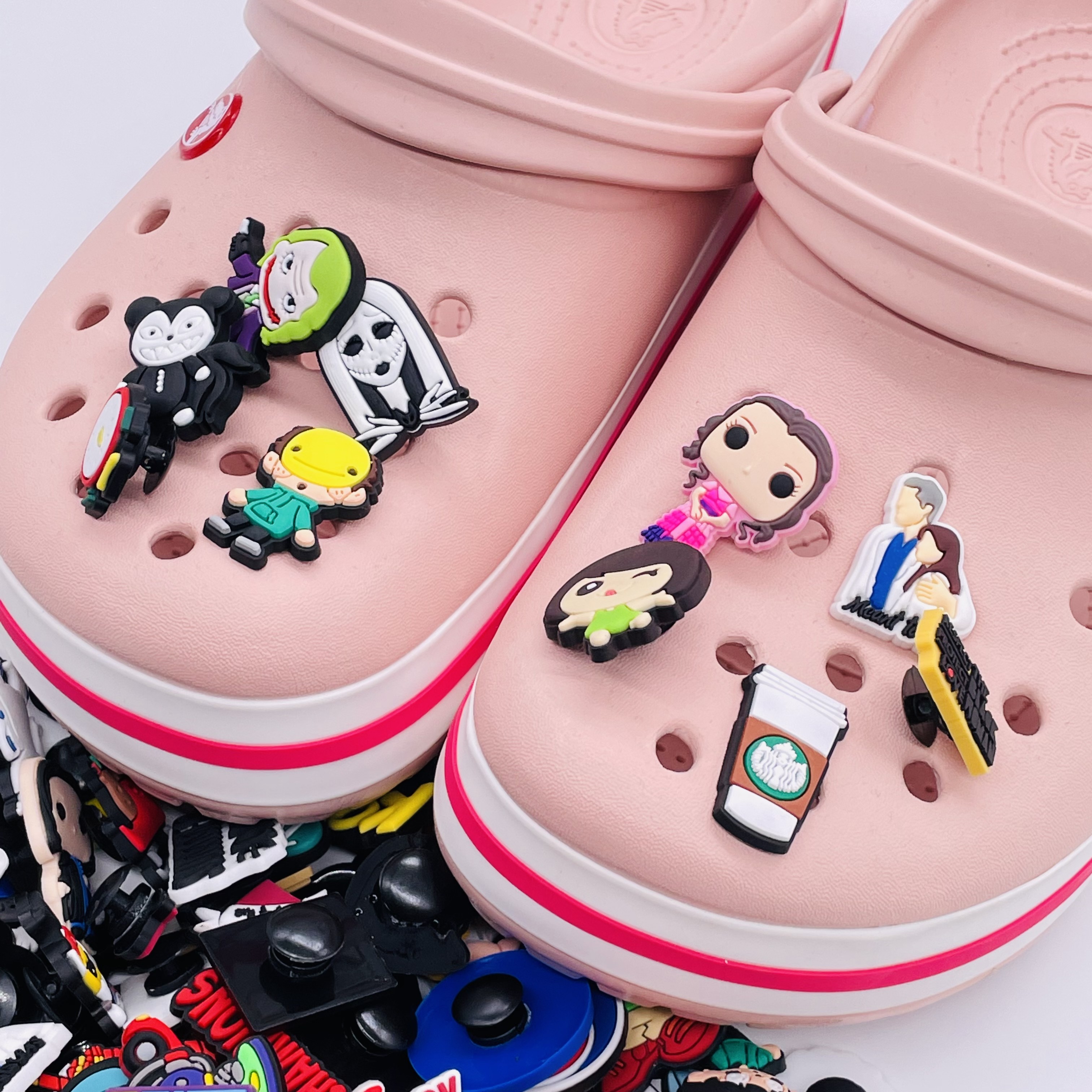 100pcs Mix Cartoon Anime Shoes Sandals Shoes Accessories PVC Garden Shoes Decorations Fit Wristbands Croc Jibz Ornament Party Gift