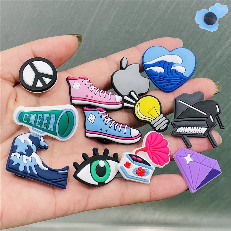 Free Shipping 50pcs Animation Anime Japan Garden Shoe Charms Buckle Clog Fit Wristbands Shoes Decorations Croc Jibz Sets Hot Sale