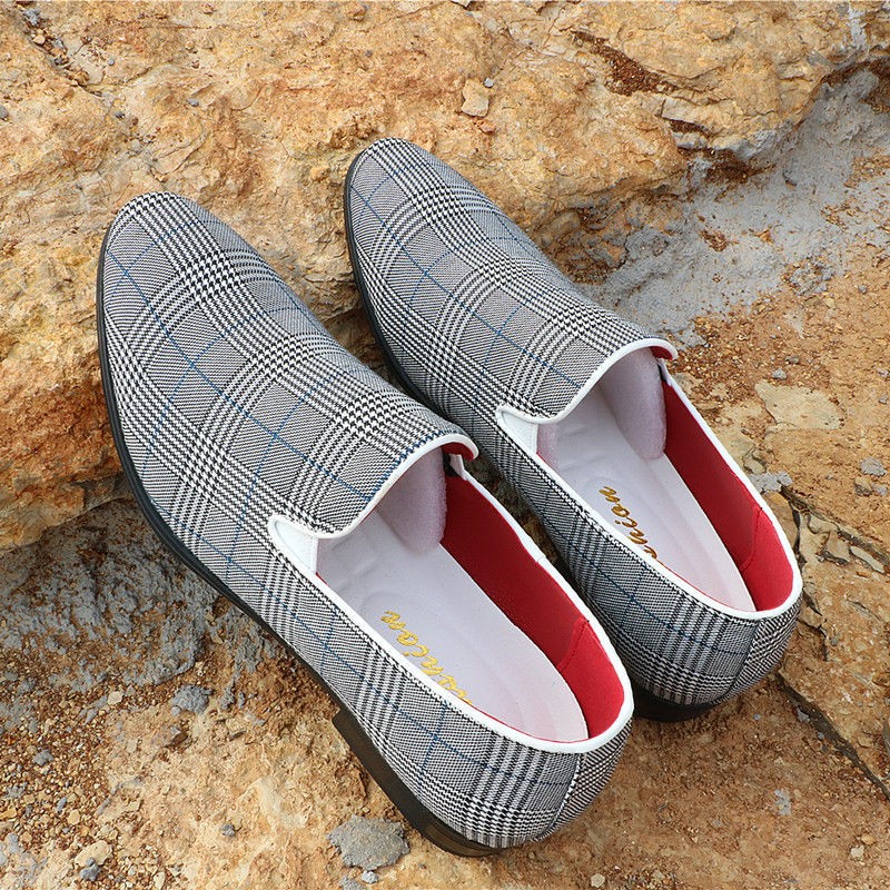 New design luxury plaid dress shoes for men slip on high quality male loafers classic point toe wedding shoes plus size 48