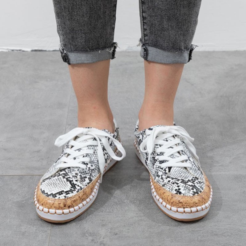 2021 Autumn Star Snake Print Lace-up Casual Flat Shoes Round Toe Simple Sneakers Women New Fashion Walking Viscose Sneakers