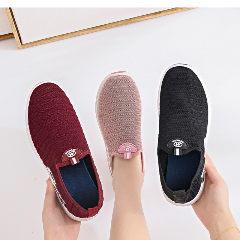 Flying knit shoes for women 2021 spring new casual student breathable sports anti-slip sweat-absorbent slip on cloth shoes