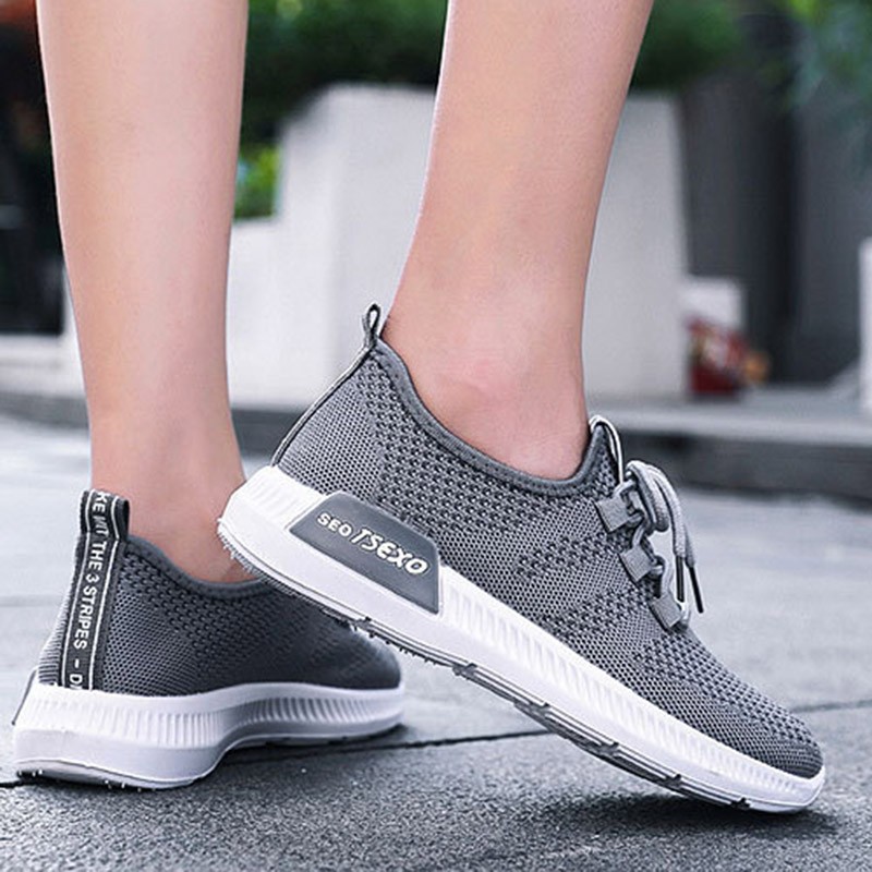 Lightweight Breathable Sneakers Women's Flying Mesh Woven Soft Sole Lace Up Sneakers Sneakers