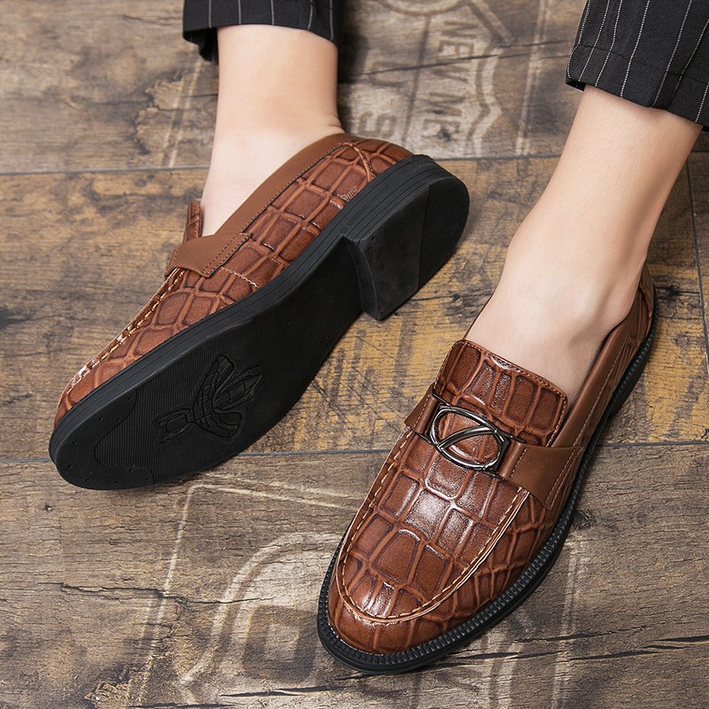 2021 Spring New Crocodile Pattern PU Leather Leather Shoes Casual Flat England Men Dress Shoes Pointed Toe Fashion Overs
