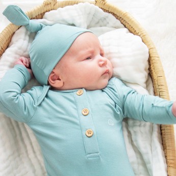 Anvi Baby Solid Knotted Sleepsuit and Beanie Set