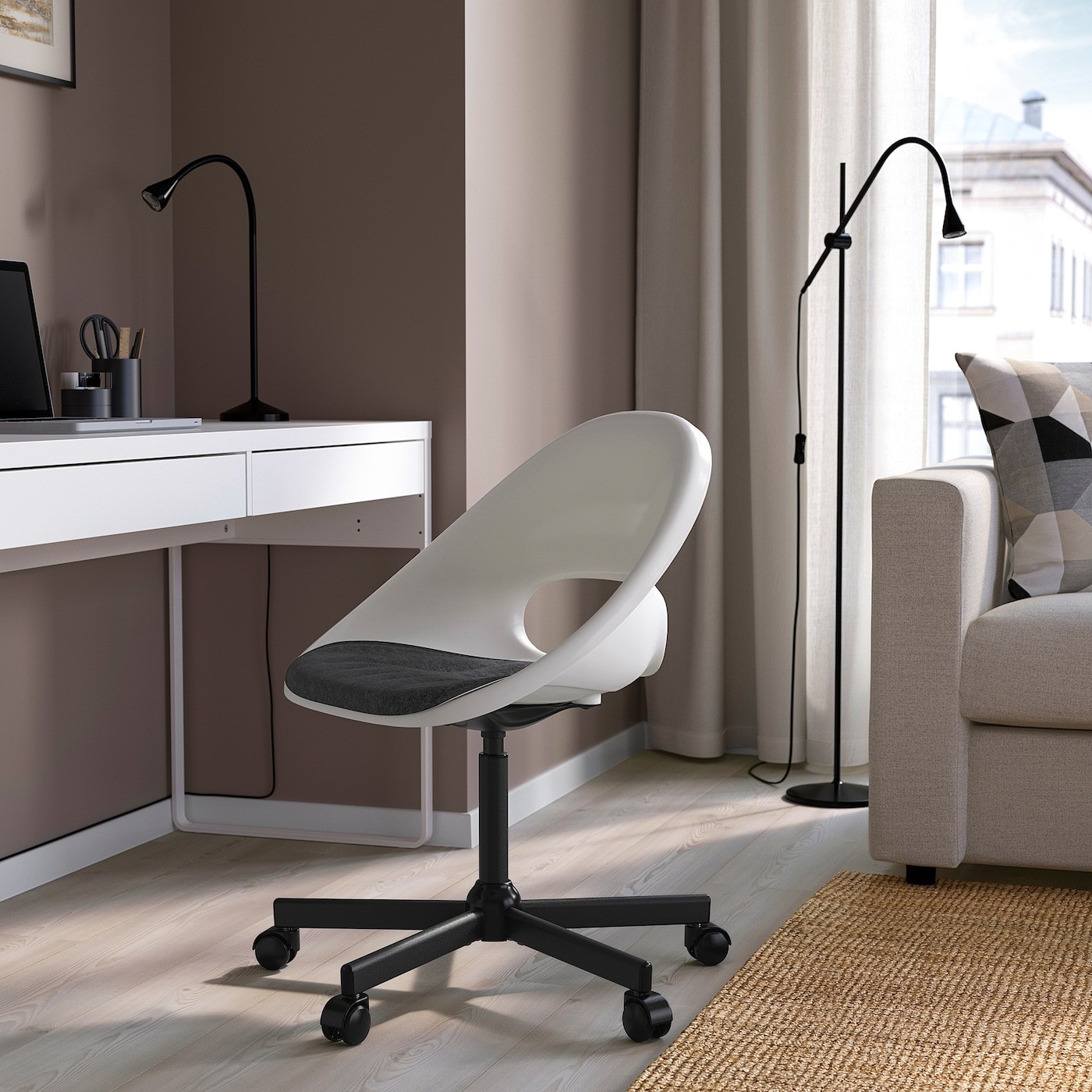 LOBERGET / MALSKÄR Swivel chair with pad