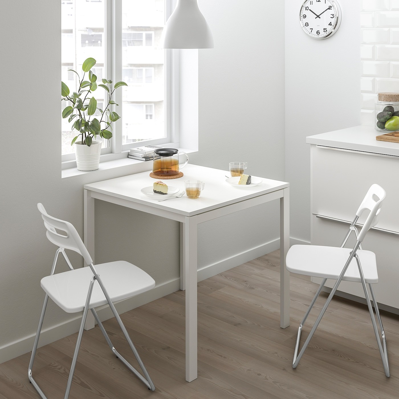 MELLTORP / NISSE Table and 2 folding chairs