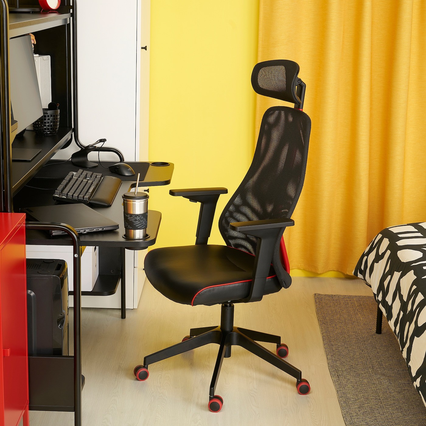 FREDDE / MATCHSPEL Gaming desk and chair