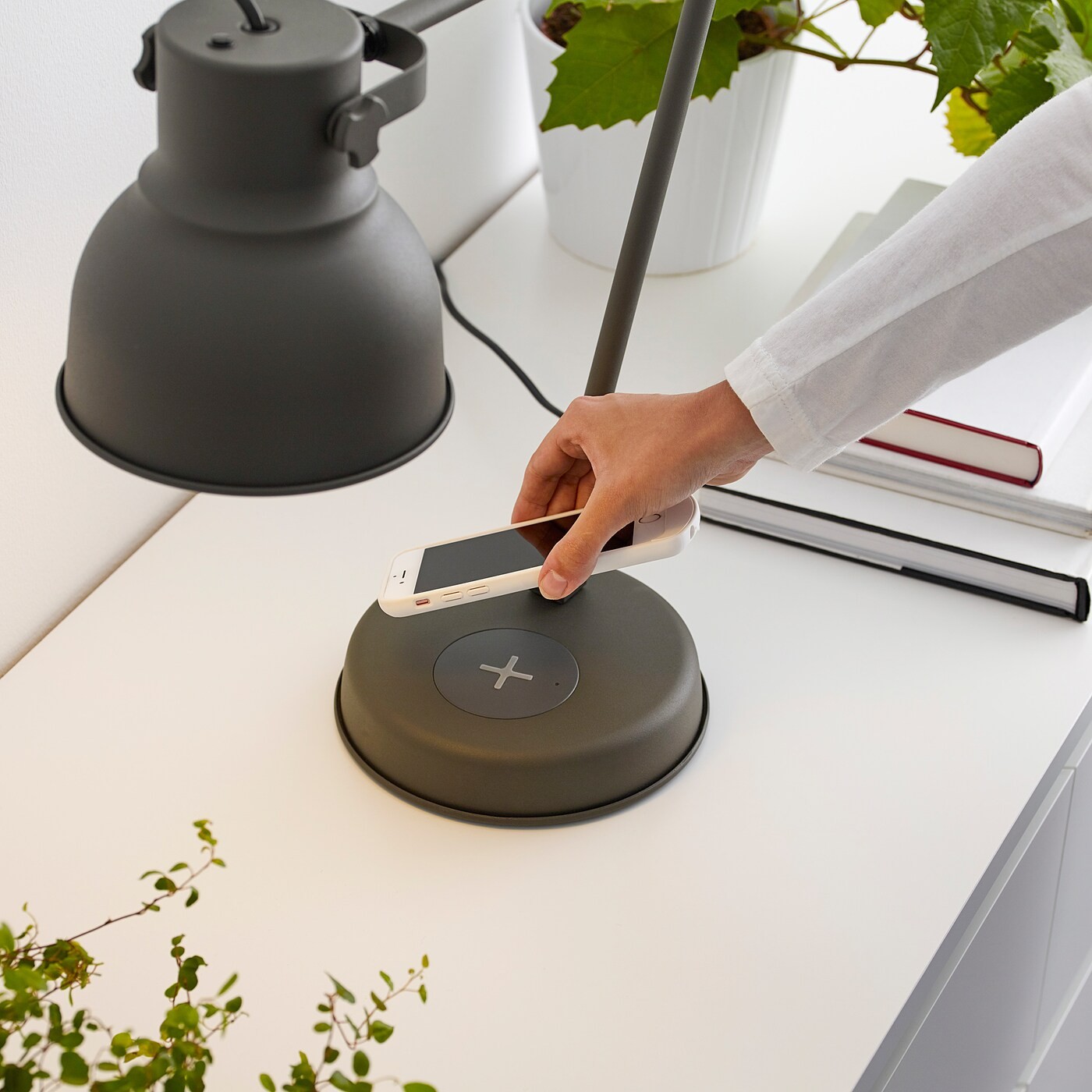 HEKTAR Work lamp with wireless charging