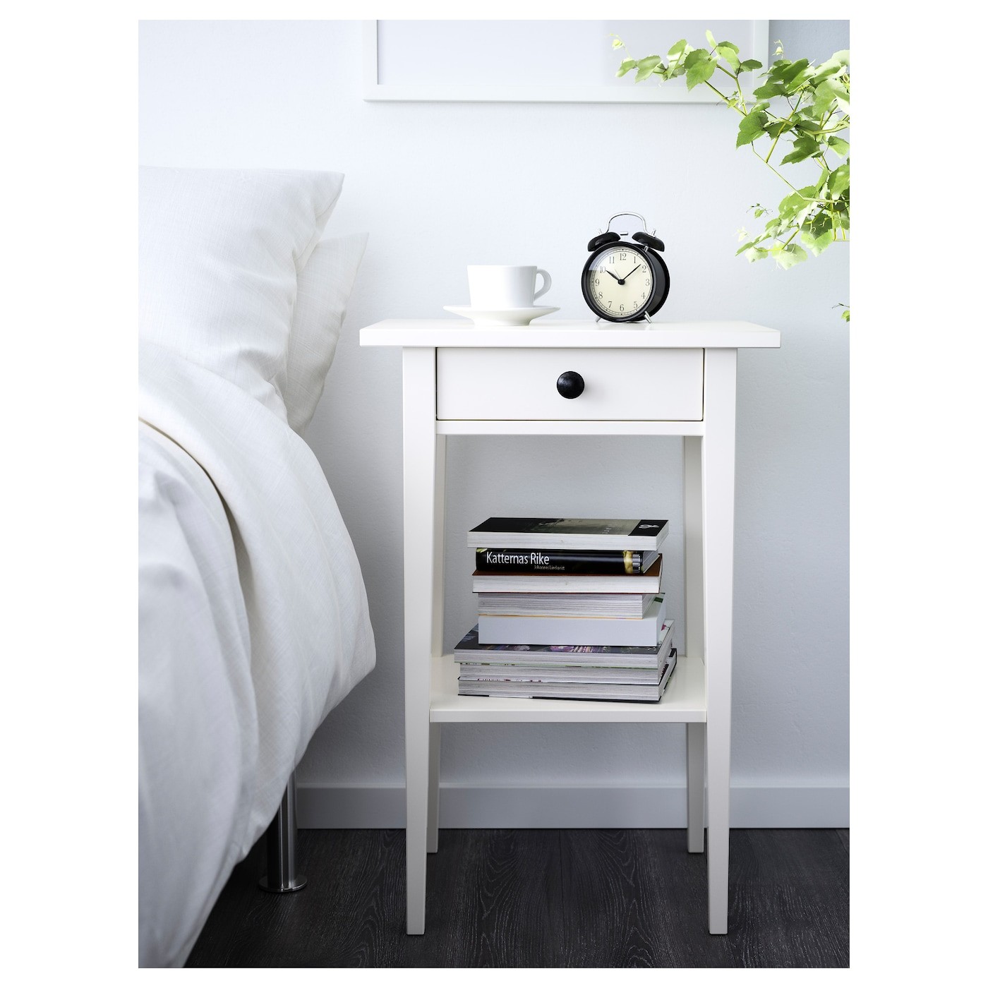 HEMNES طاولة سرير جانبية