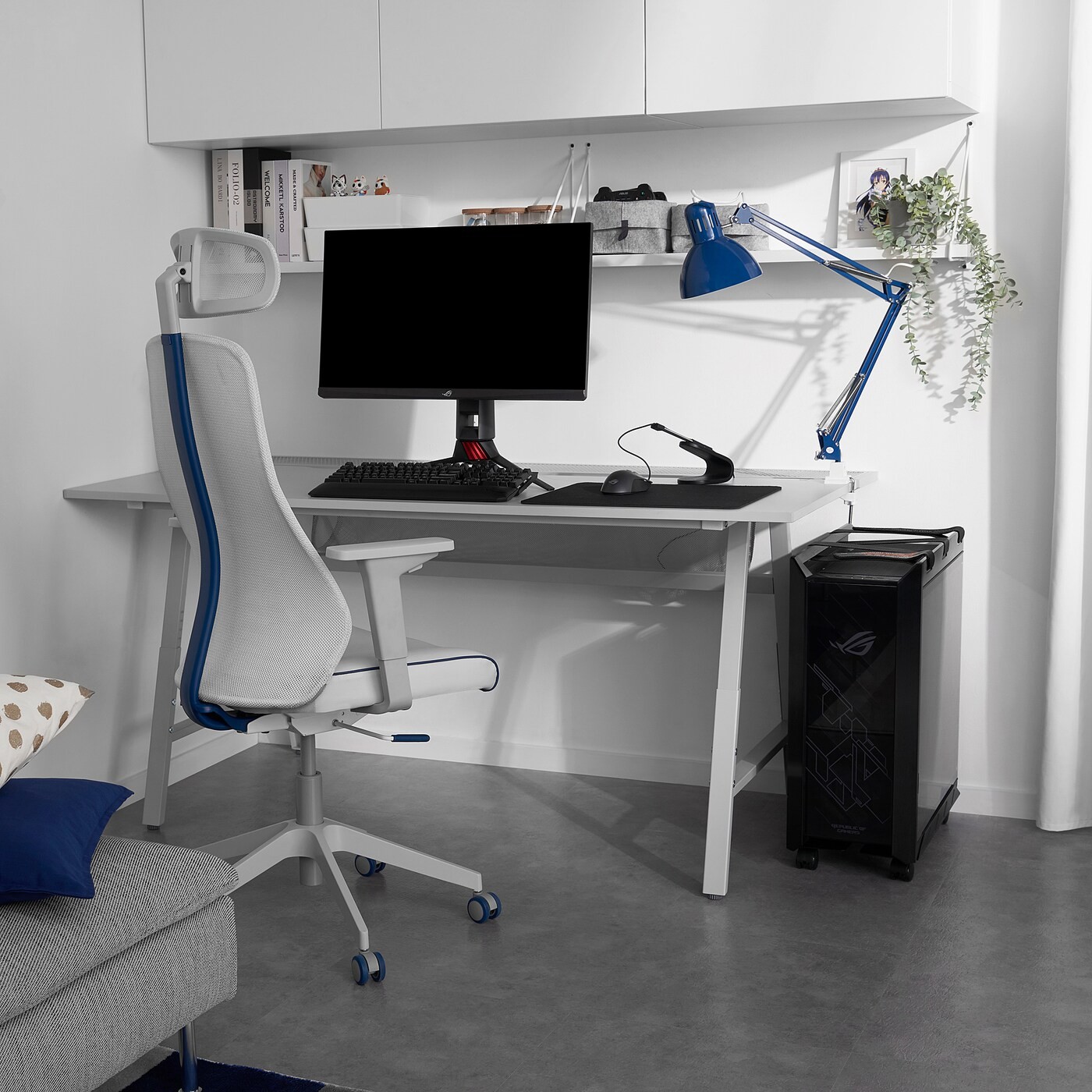 UTESPELARE / MATCHSPEL Gaming desk and chair