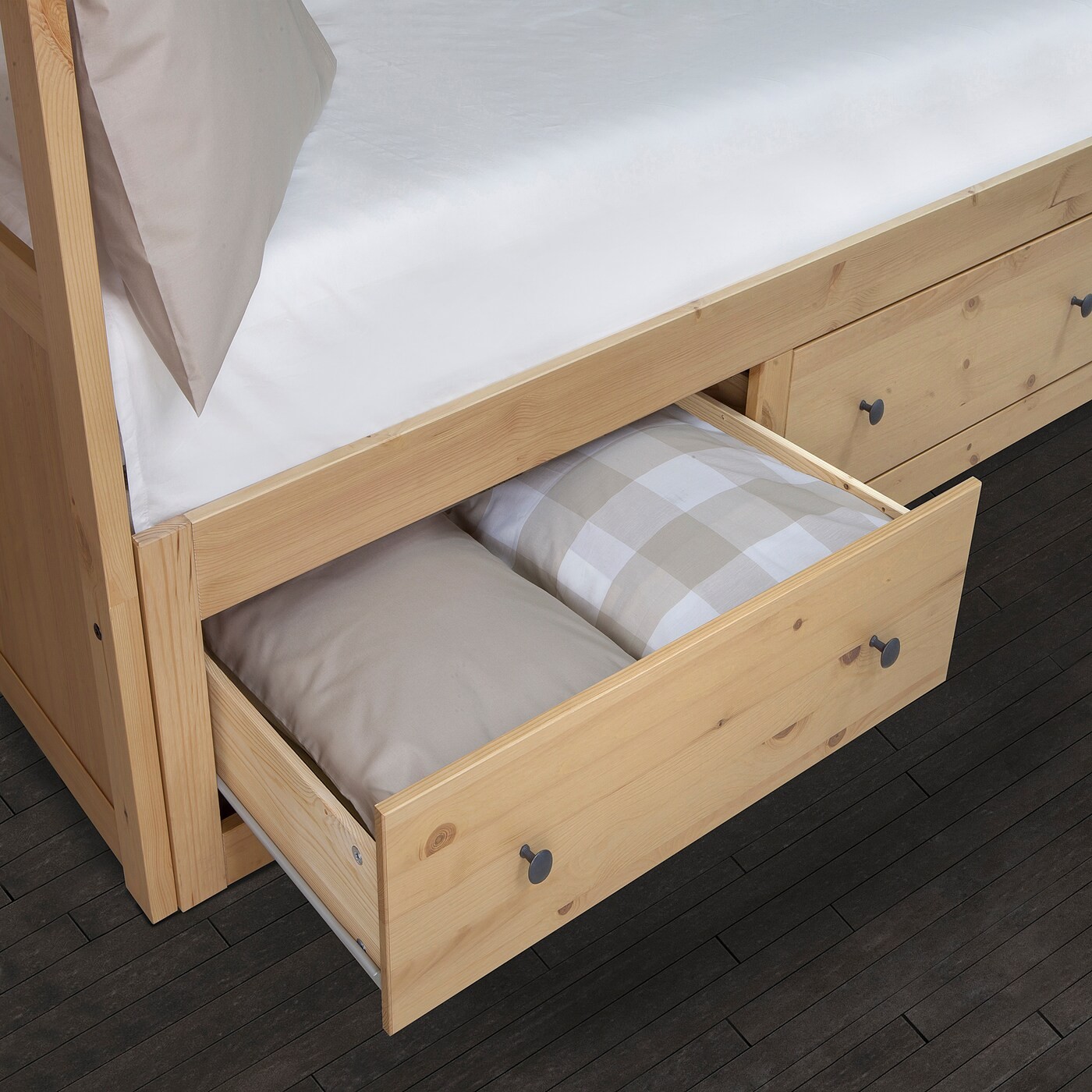 HEMNES Day-bed w 2 drawers/2 mattresses