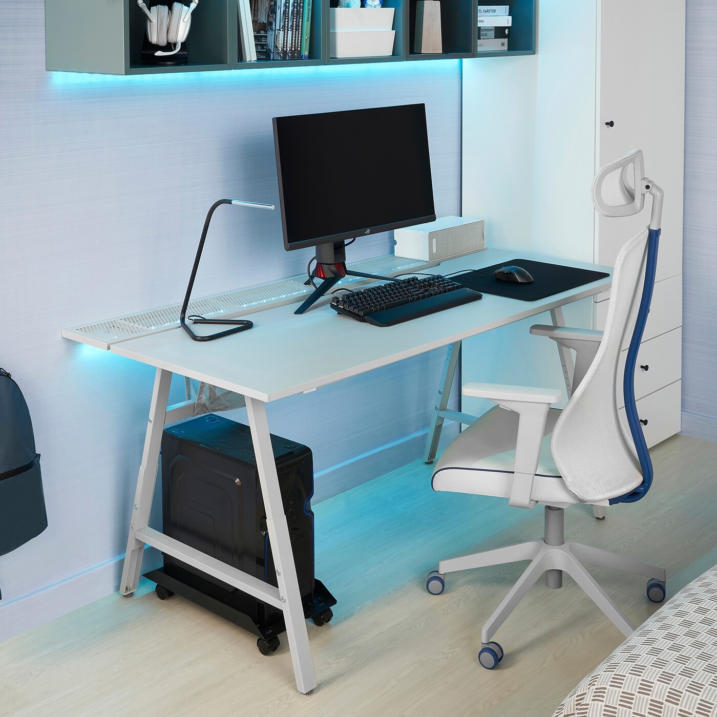 UTESPELARE / MATCHSPEL Gaming desk and chair