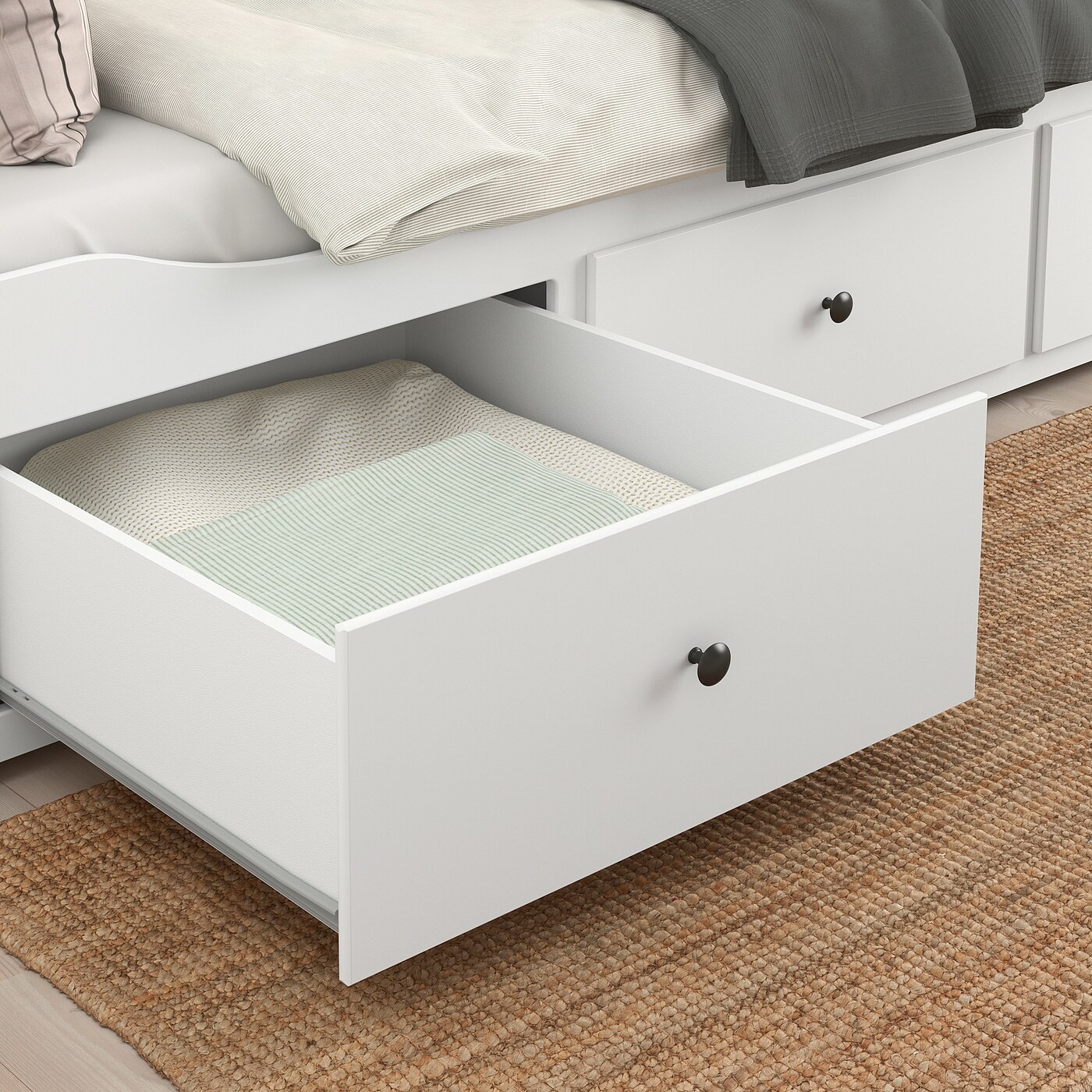HEMNES Day-bed w 3 drawers/2 mattresses