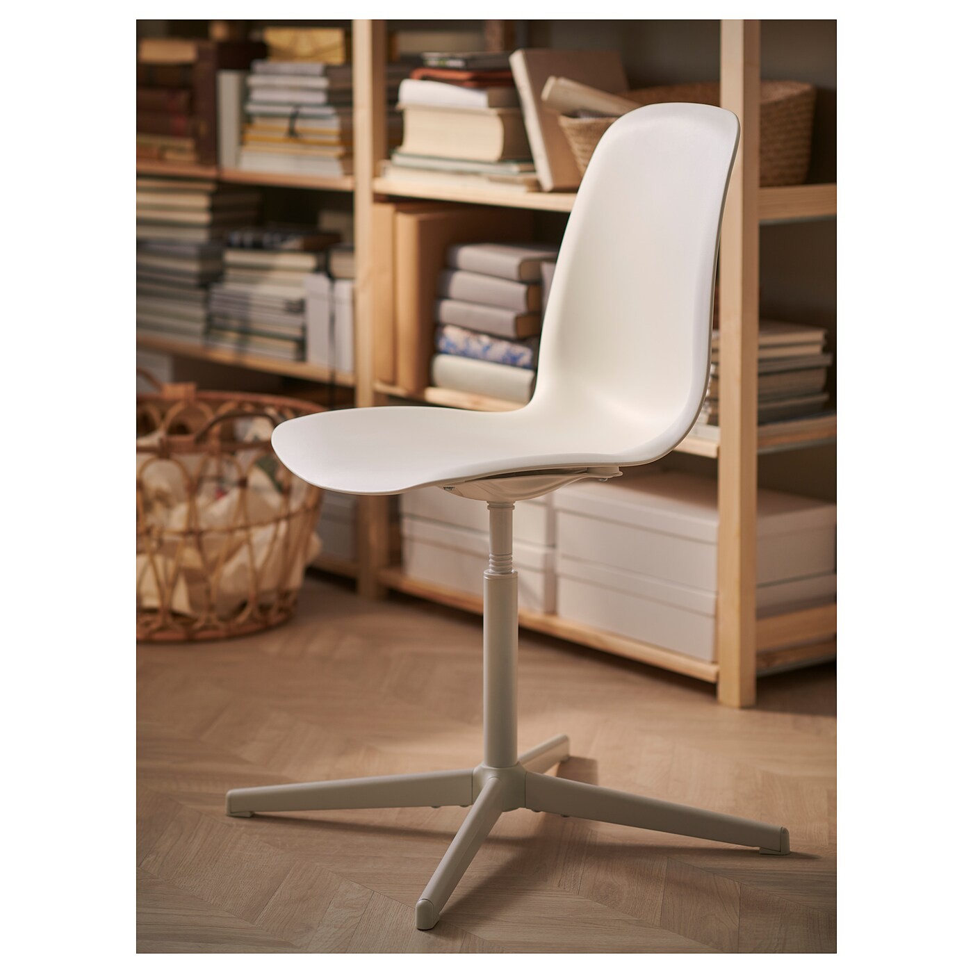 LEIFARNE Swivel chair