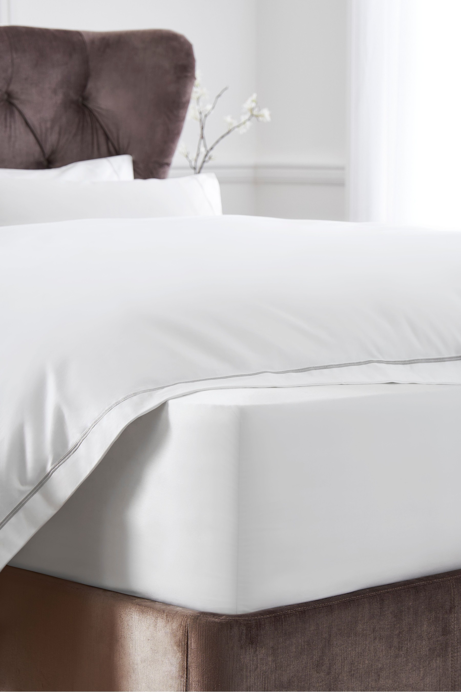 Collection Luxe 600 Thread Count 100% Cotton Sateen Sheet Extra Deep Fitted