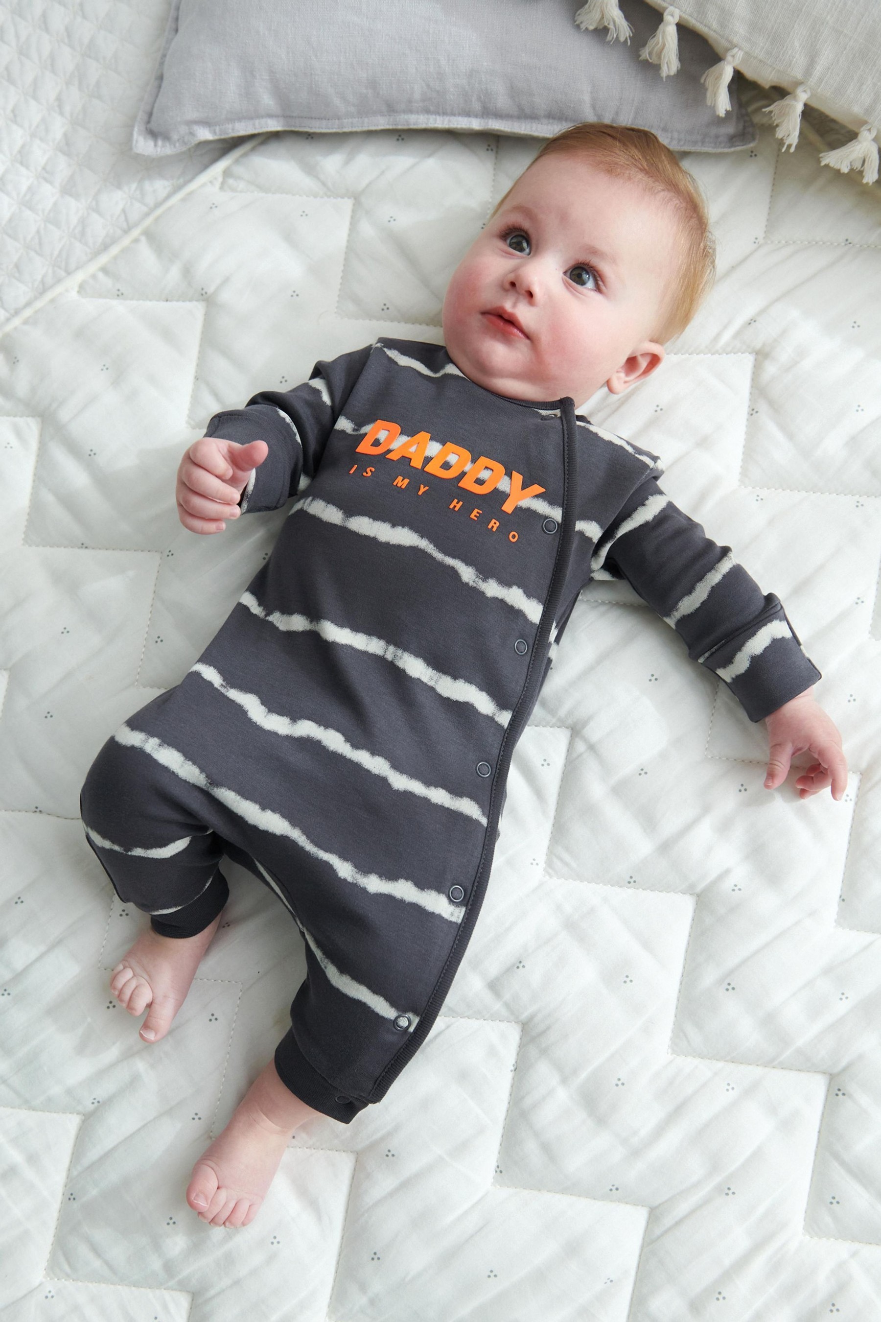 Single Baby Sleepsuit (0mths-3yrs)