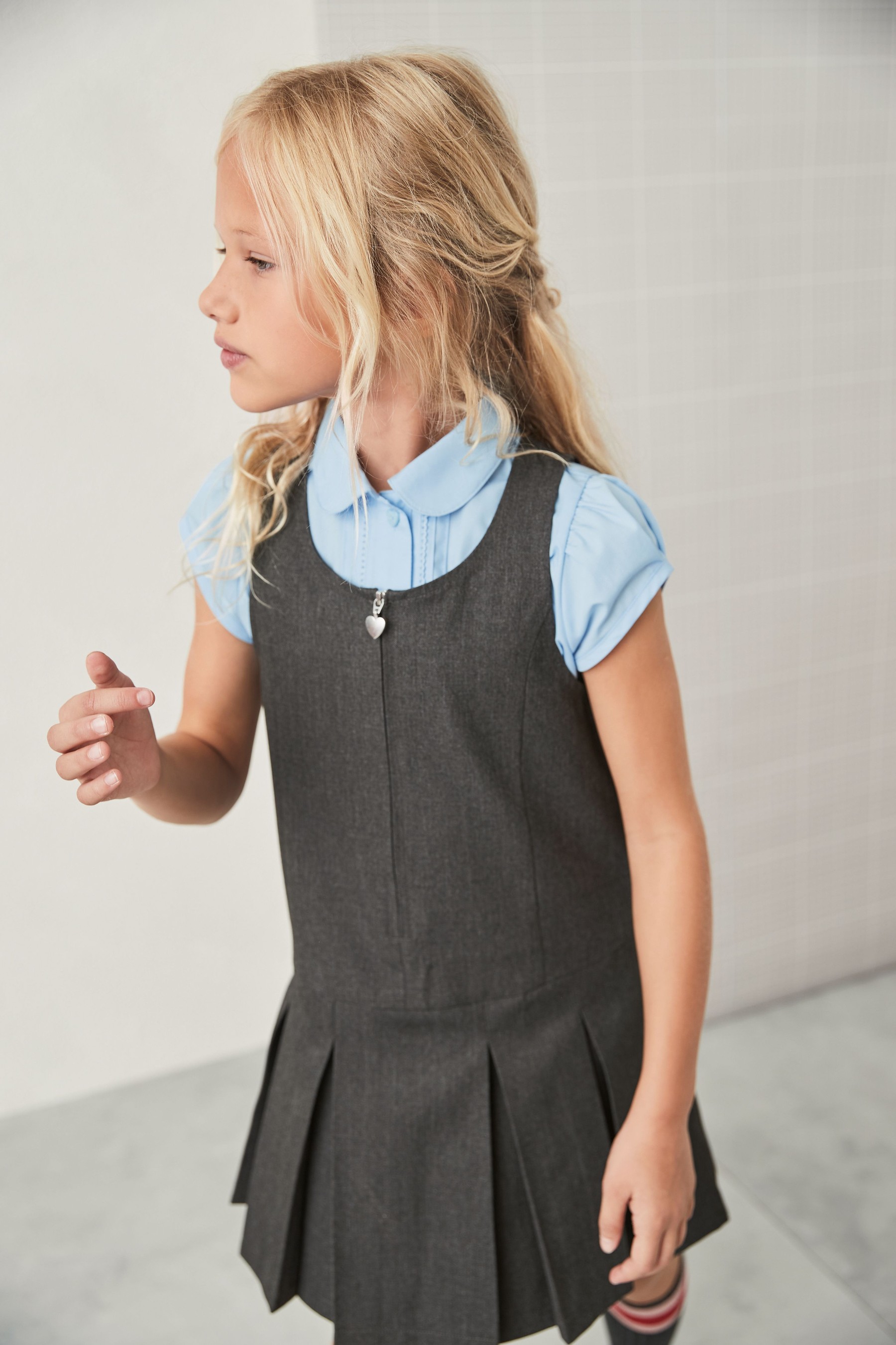 مدرسة Zip Front Pinafore (3-14 سنة) قياسية