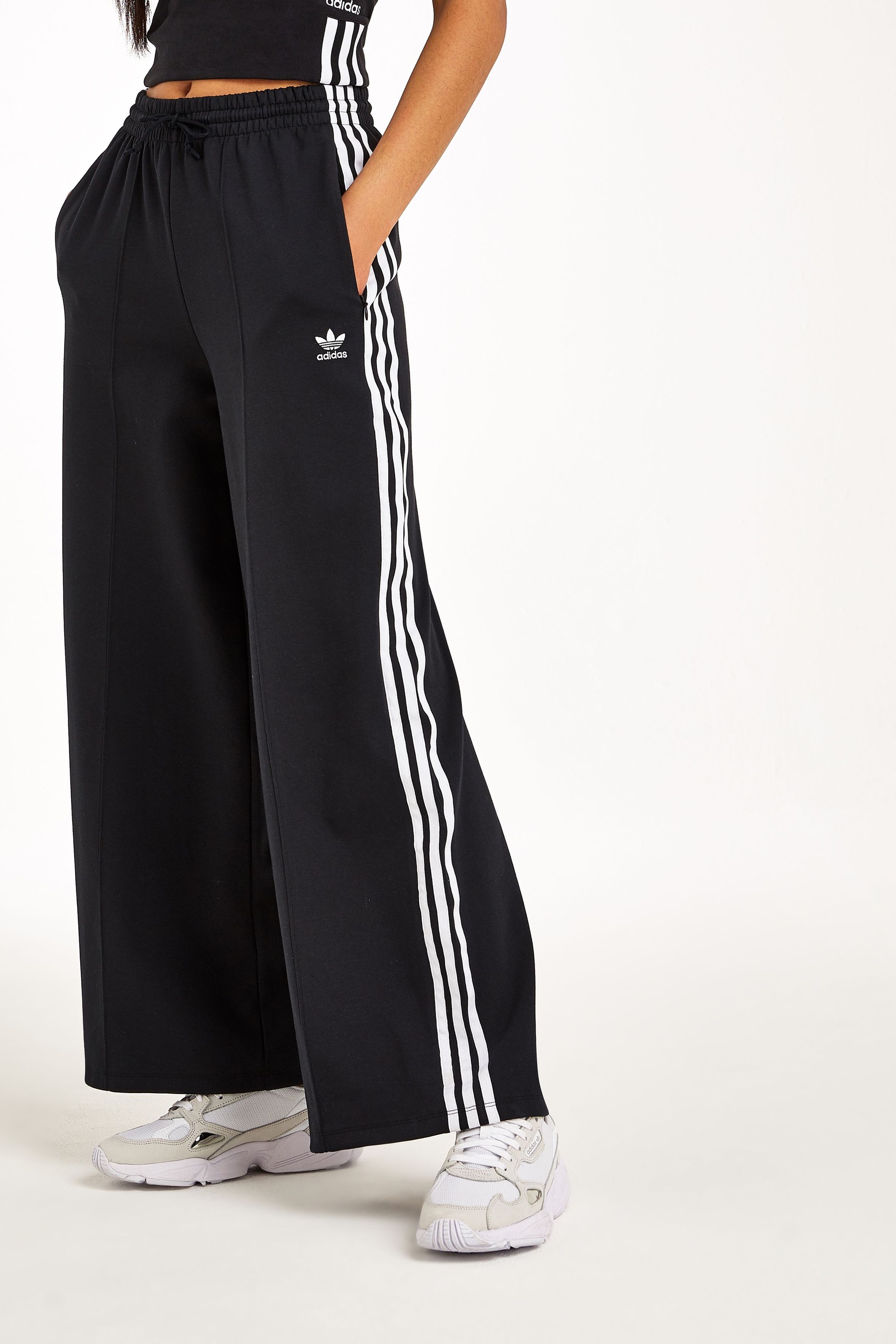 بنطلون رياضي بأرجل واسعة من adidas Originals