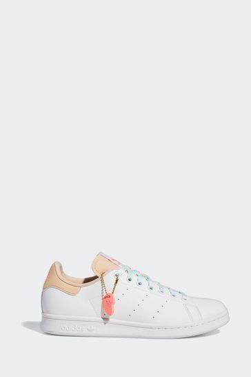 حذاء رياضي أبيض Stan Smith من adidas Originals للنساء