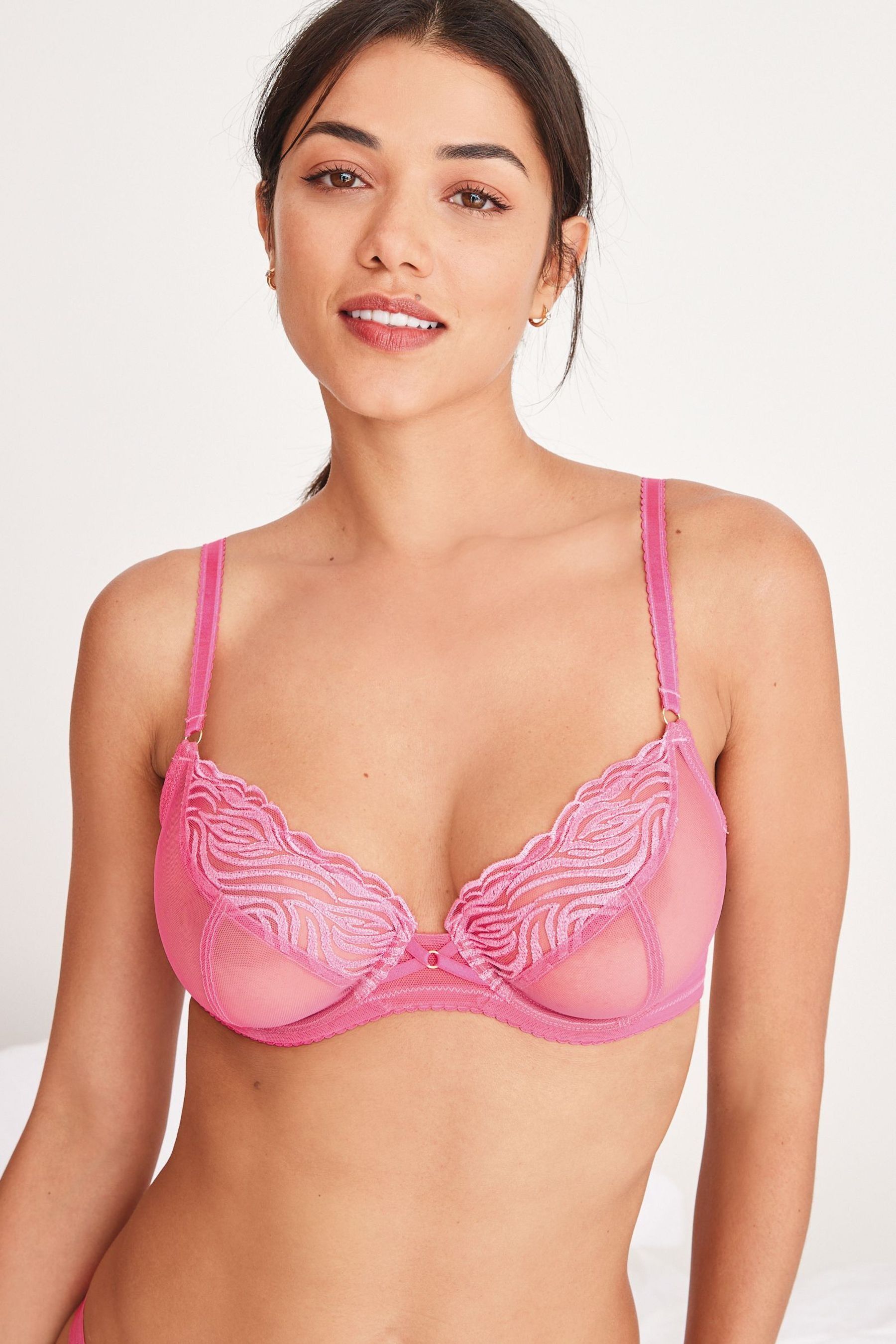 DD+ Non Pad Wired Embroidered Bra