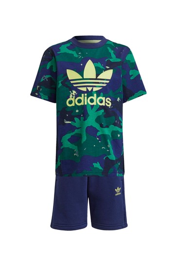 طقم شورت وتي شيرت مطبوع بالكامل للأطفال الصغار من adidas Originals