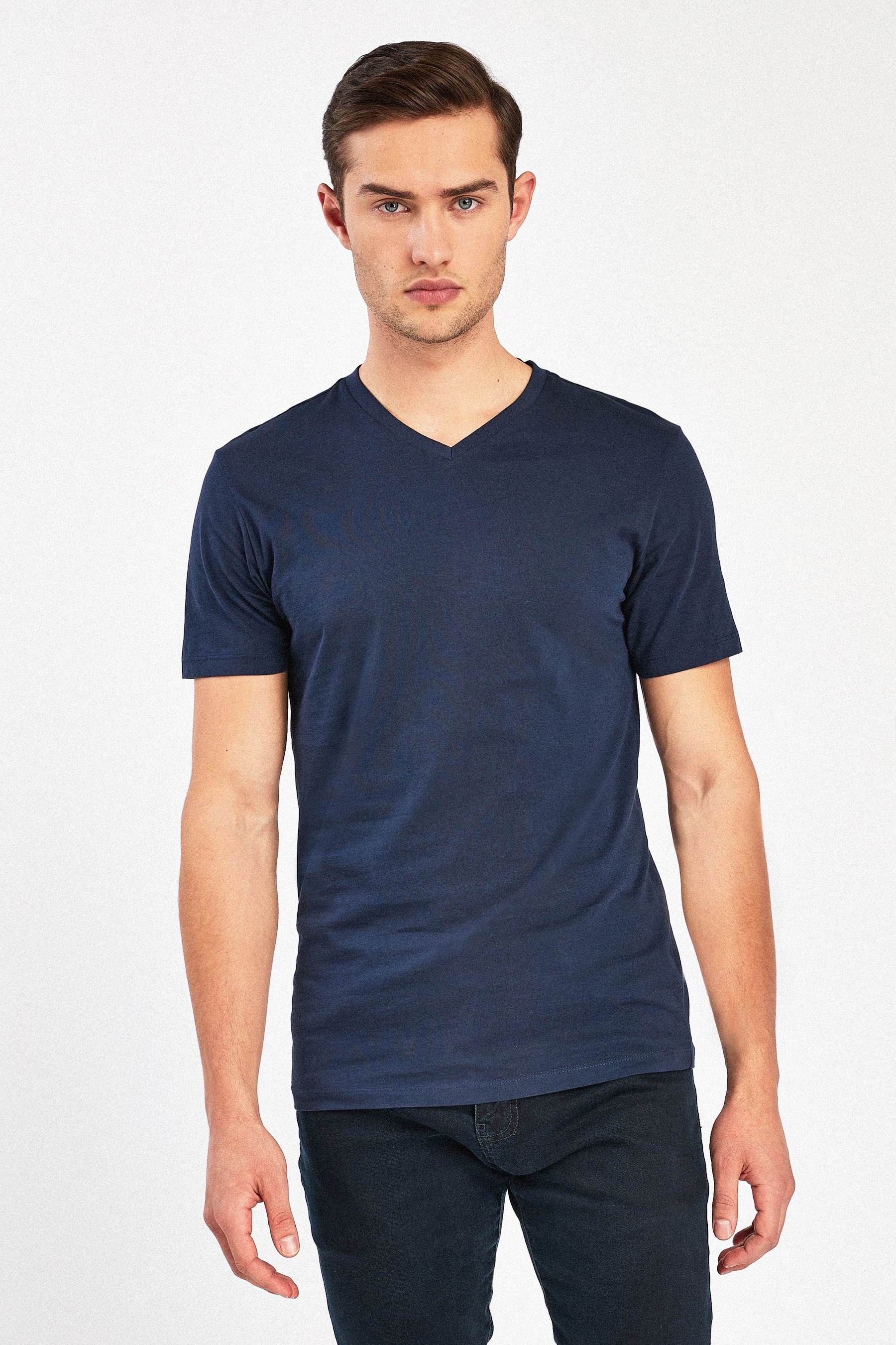 U01399s V-Neck Slim Fit