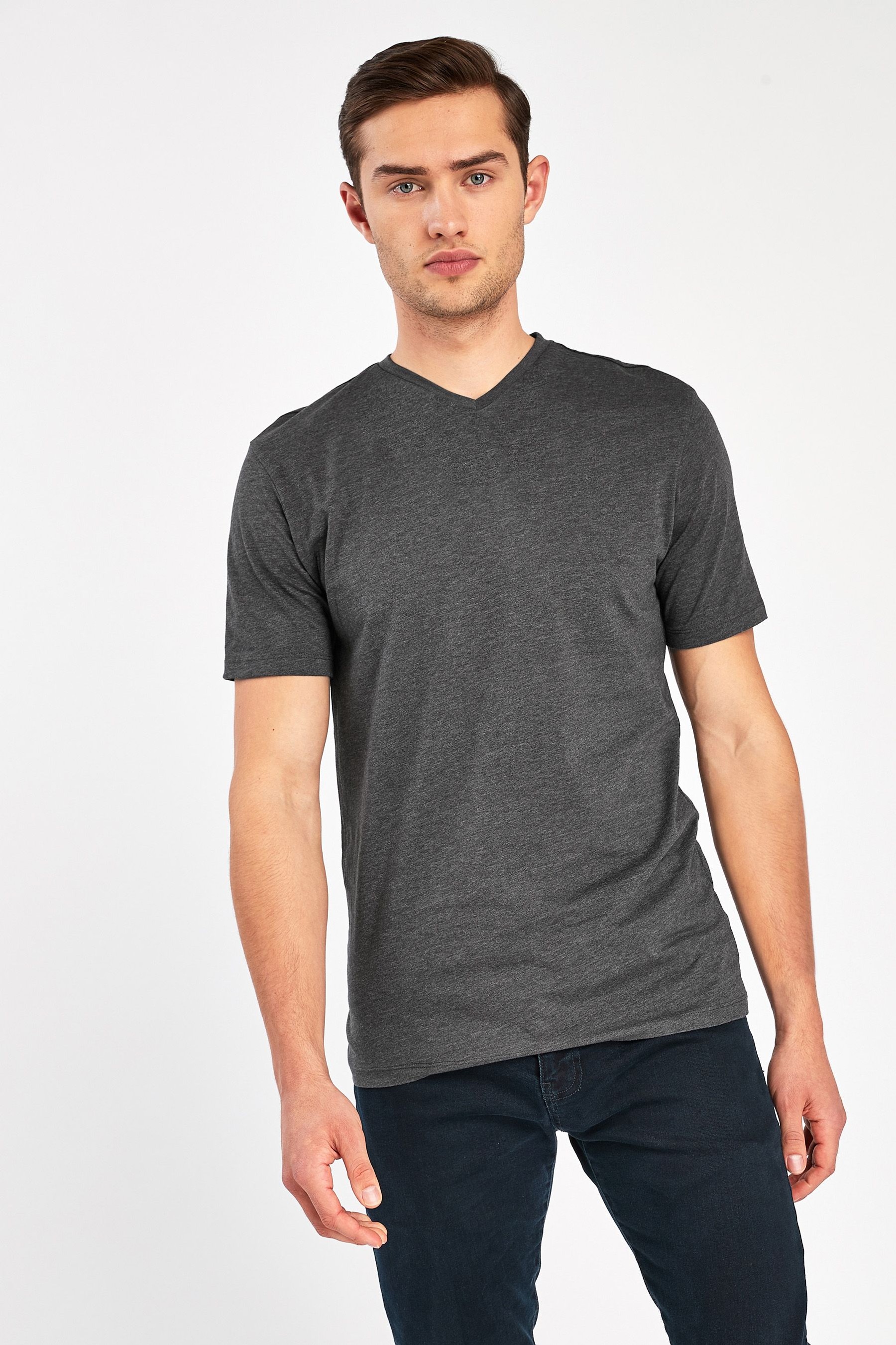 U01399s V-Neck Slim Fit