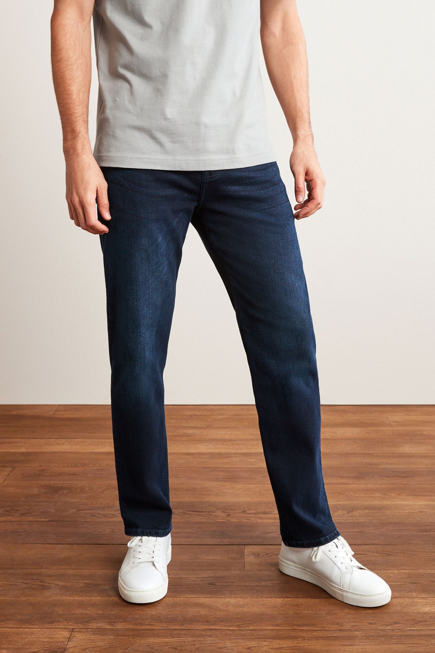 U25454s Relaxed Fit