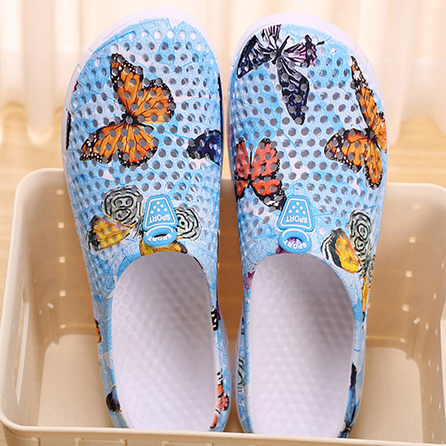 2022 Women's Casual Clogs Breathable Beach Sandals Valentine's Day Slippers Summer Slip-on Women Flip Flops Home Shoes Unisex Shoes