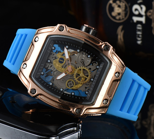 Feature Men Luxury Military Hollow Sports Watch Men Analog Date Quartz Watch Men's Watch