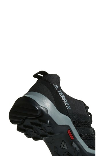 حذاء رياضي Terrex أسود للصغار والشباب AX2R من adidas