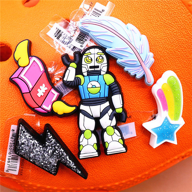 Original Space Alien Designer Shoe Charms 5pcs/lot Croc Buckle Luxury Accessories Rainbow Sun Clog Dog Jewelry Decorations Jibz