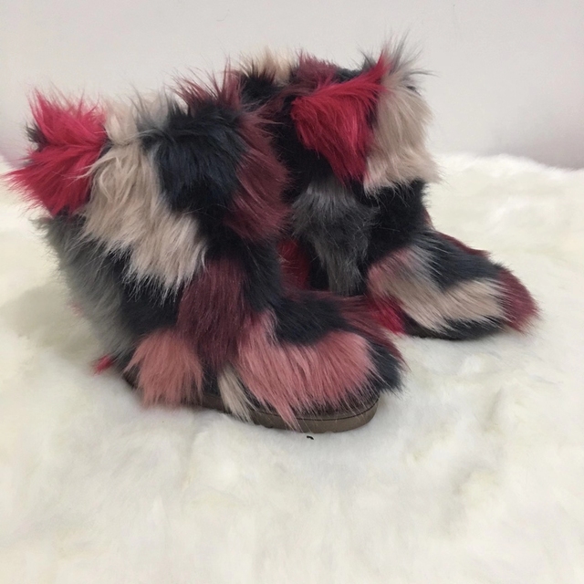 Women Snow Boots Outdoor Fur Boots Fluffy Fur Female Luxury Furry Plush Bottes Warm Mid-Calf Winter Boots Large Size Platform