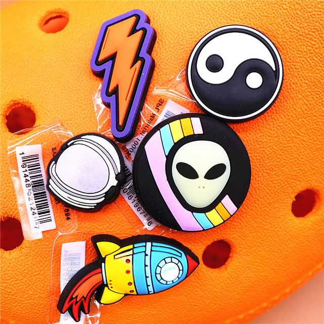 Original Space Alien Designer Shoe Charms 5pcs/lot Croc Buckle Luxury Accessories Rainbow Sun Clog Dog Jewelry Decorations Jibz