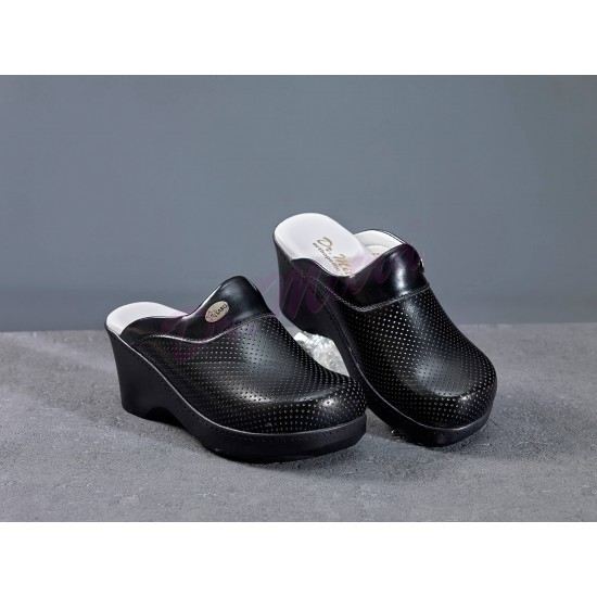 2021 New Women Leather Nurse Slippers High Quality Beauty Salon Dentist Lab Non-slip Surgical Clogs