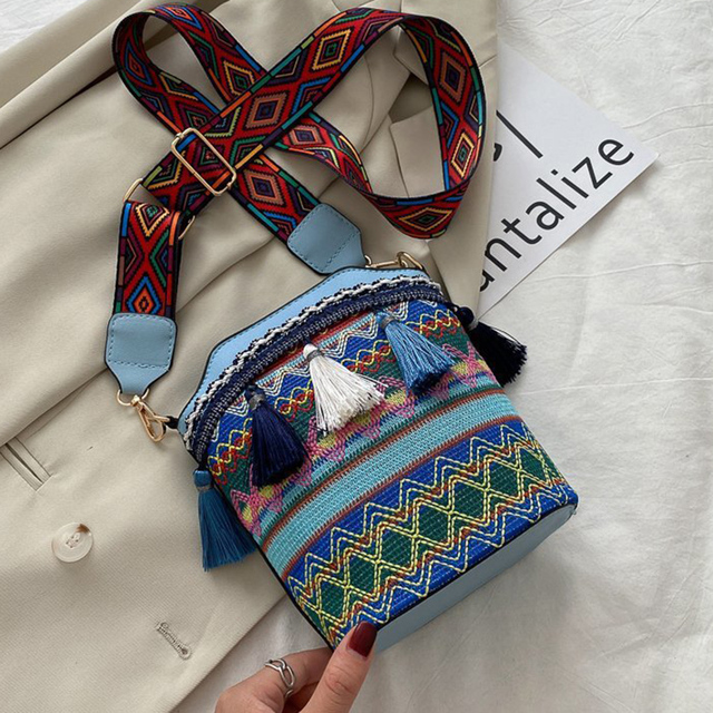 Ethnic Women's Shoulder Bag Crossbody Bag Tassel Knit Small Bucket Handbags Fashion Simple Luxury Design Female Bag Underarm Bags