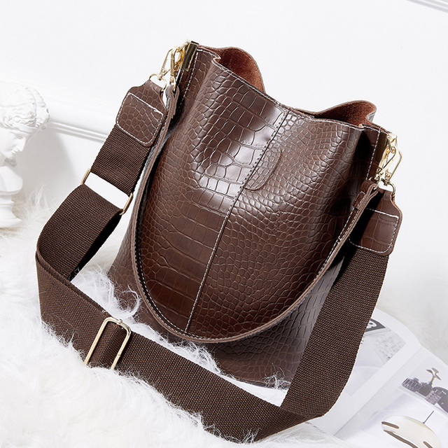 Crocodile Retro Women's Shoulder Bag Large Capacity Shoulder Bag Luxury PU Leather Bucket Bag 2021