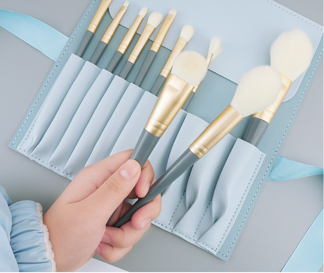 Makeup Brush Tool Set Ultra Soft Thin Wood Handle Plant Based Makeup Brushes With Velvet Bag