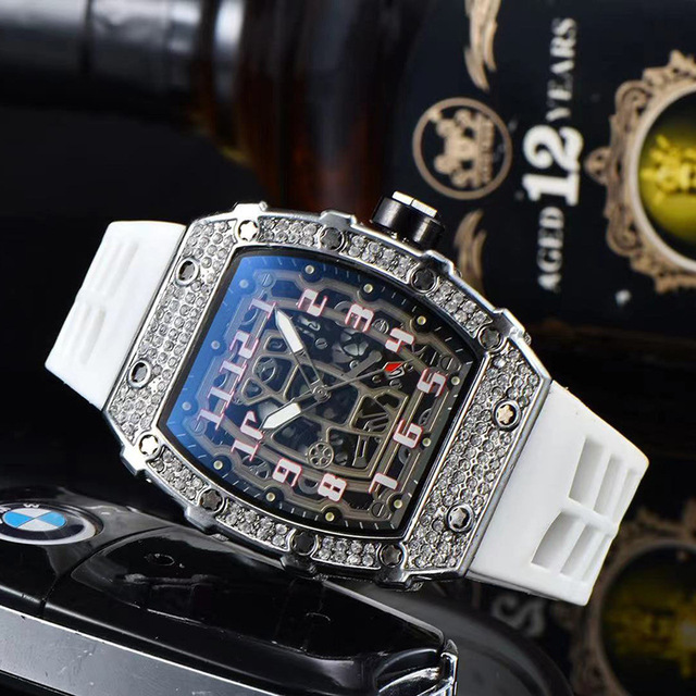 Mens Luxury Top Brand Watch Men Sports Wristwatches Chronograph Quartz Watches Male Tonneau Watch Hombre Relogio Masculino