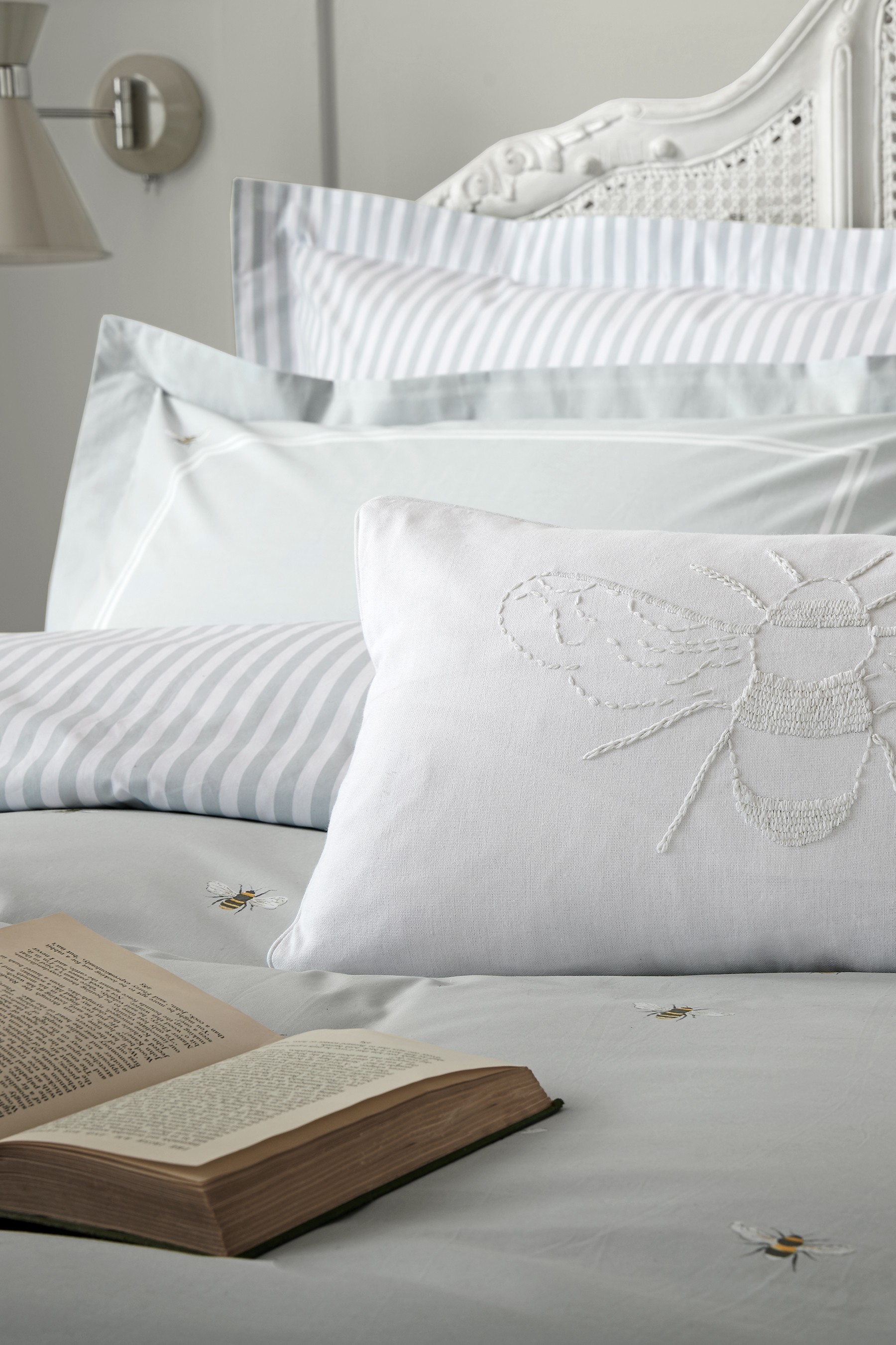 Sophie Allport Bees Cotton Duvet Cover and Pillowcase Set