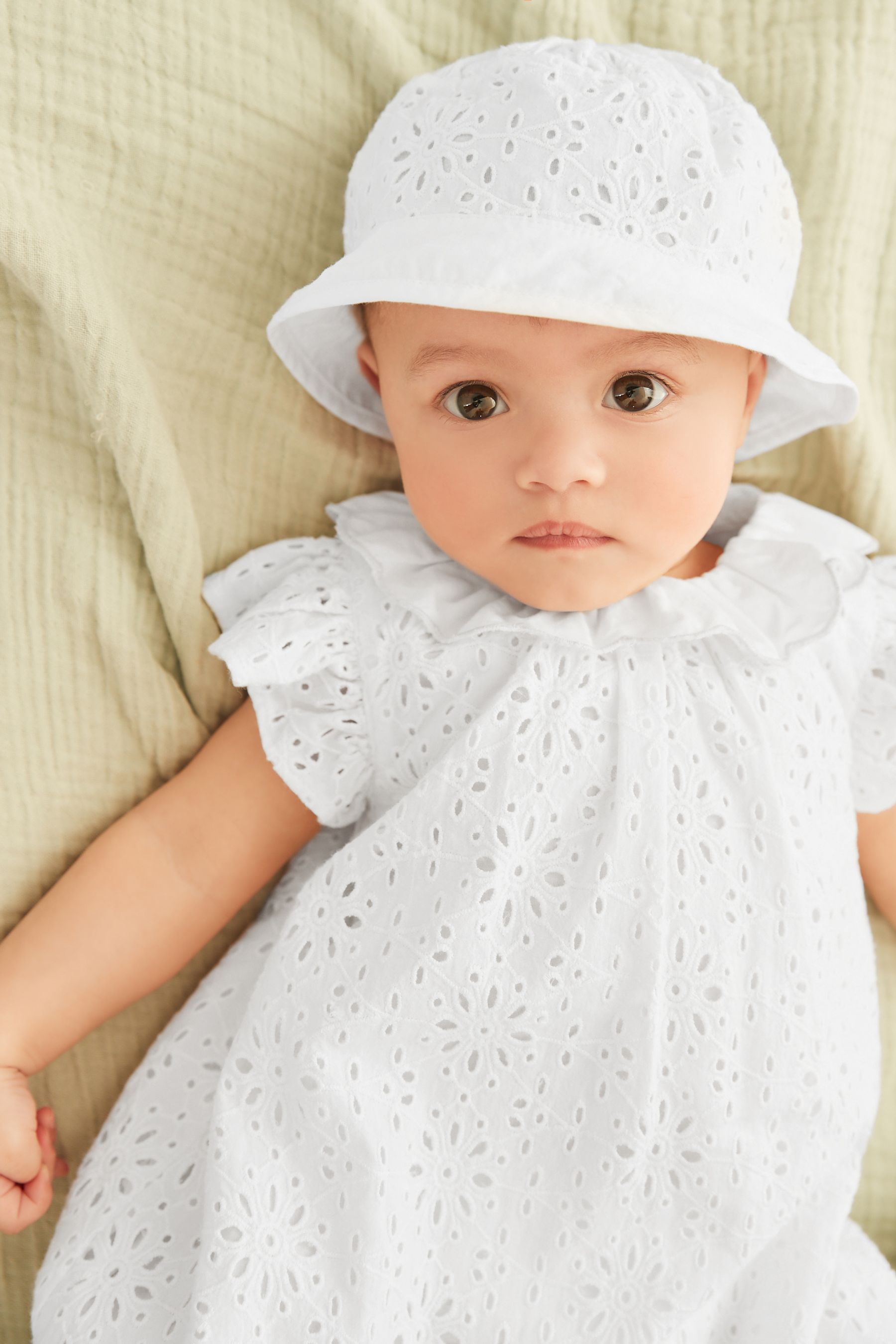 Baby 2 Piece Broidery Romper and Hat Set (0mths-2yrs)
