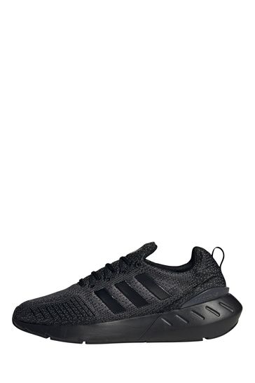 حذاء رياضي أسود Swift Run من adidas Originals