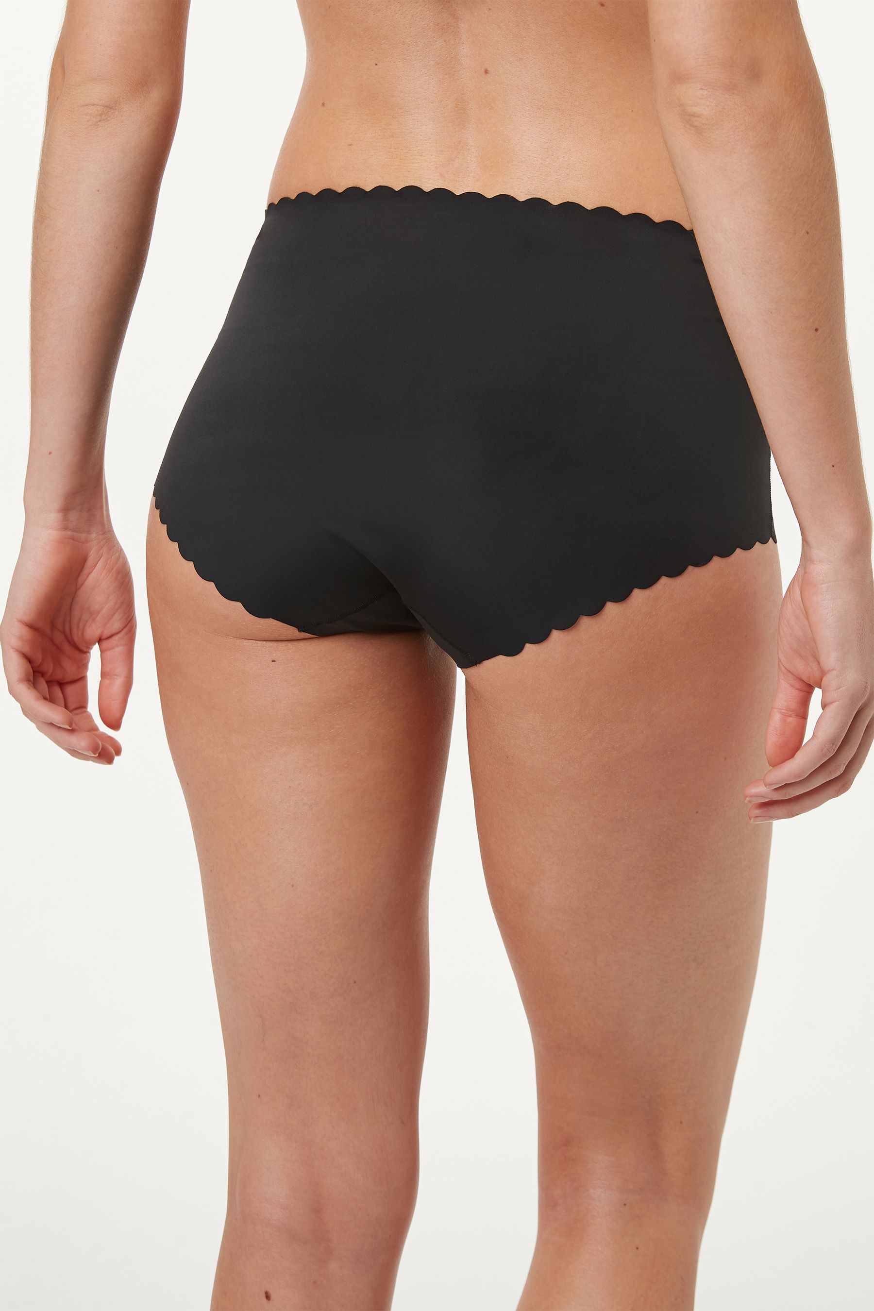 No VPL Scallop Edge Knickers