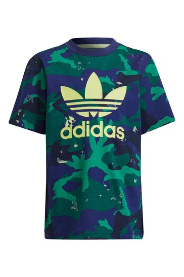 طقم شورت وتي شيرت مطبوع بالكامل للأطفال الصغار من adidas Originals