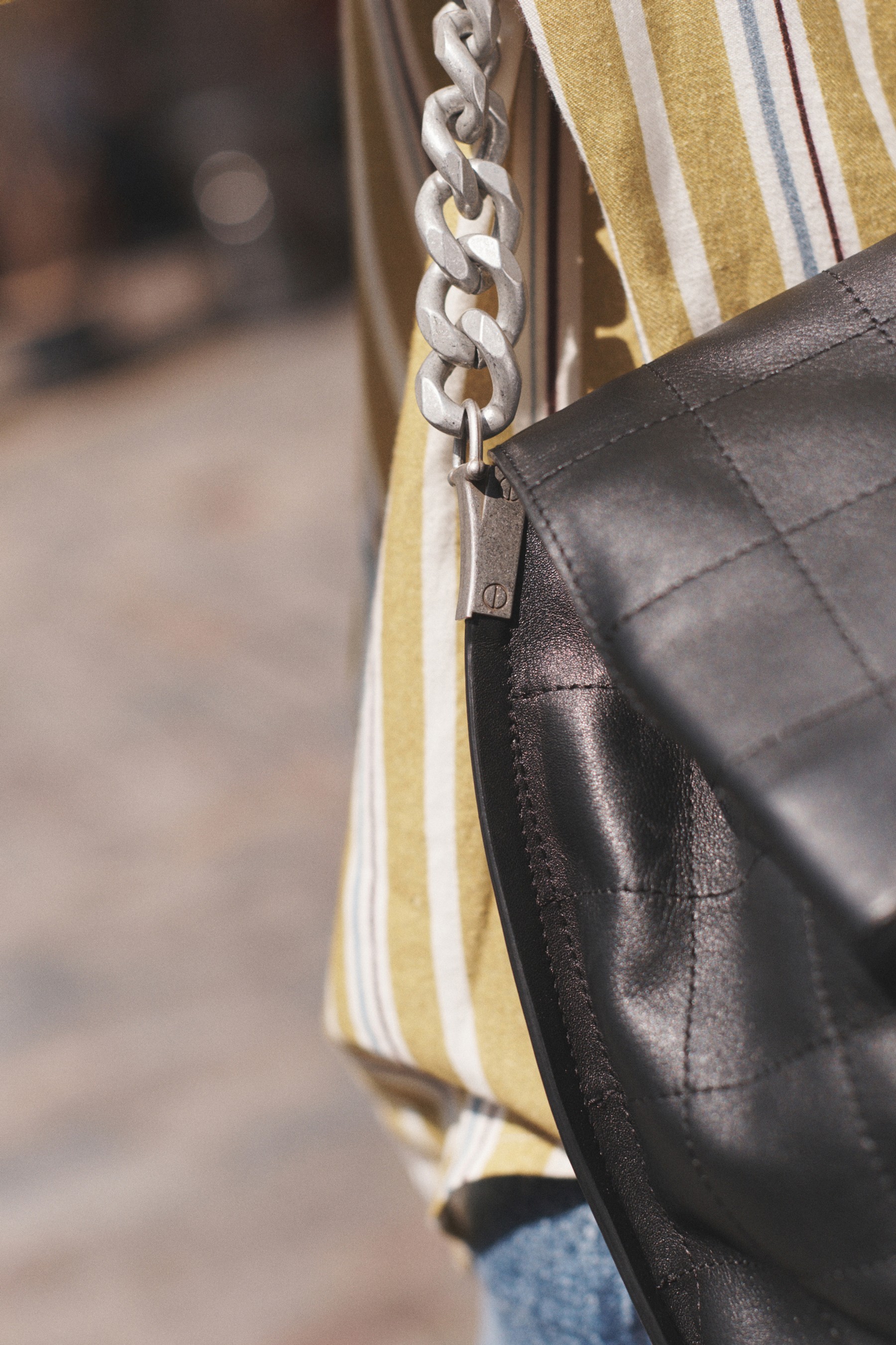 Leather Chunky Chain Shoulder Handbag