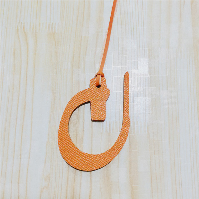 Custom Genuine Leather Arabic Letters Keychain for Women Arabic Letter Bag Alphabet Charm Genuine Leather Women Bag Decorative Handbag Pendant